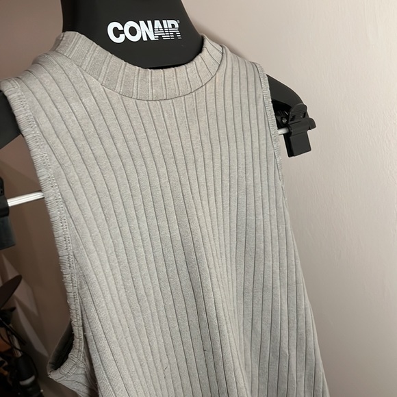 Vince Sleveless Mock Neck top - Picture 4 of 5